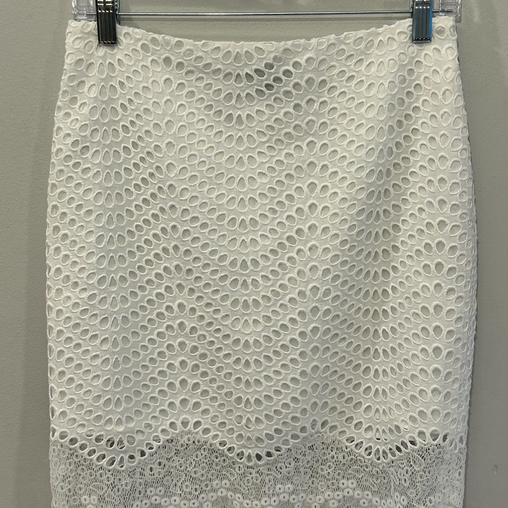 NWOT Ann Taylor women’s white skirt size 2